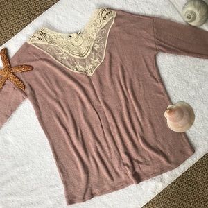 🌞2/$15🌞 AEO Sweater/Shirt w/ lace detail on back (1a)
